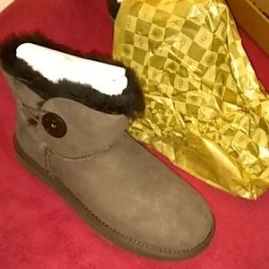 Ugh  Chocolate Brown Mini Button Bailey size 8